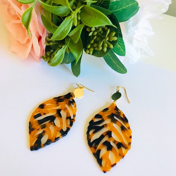 1 LEFT! Acrylic leaf earrings - Picture 5 of 5